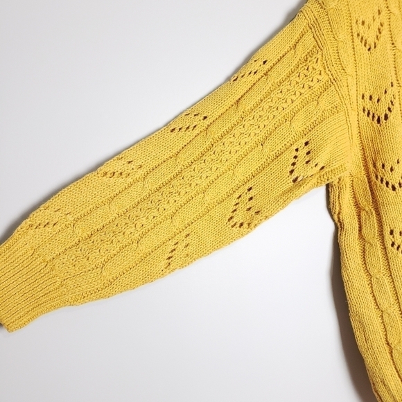 VINTAGE Wheat Yellow V-neck Cable Knit Sweater size Medium - Picture 2 of 10